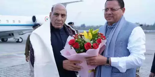 केंद्रीय रक्षा मंत्री राजनाथ सिंह पहुंचे उत्तराखंड, मुख्यमंत्री  धामी ने किया स्वागत