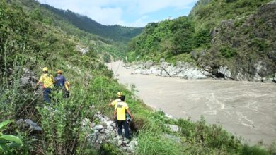उत्तराखंड में बड़ा हादसा: रुद्रप्रयाग के घोलतिर में टेंपो ट्रैवलर खाई में गिरा..2 की मौत…