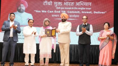 राज्यपाल व स्वास्थ्य मंत्री ने टीबी मुक्त भारत अभियान में उत्कृष्ट योगदान देने वाले लोगों को किया सम्मानित