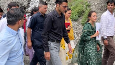वर्षाकाल में ग्राउण्ड जीरो पर डीएम सविन बंसल; जाना  दुर्गम क्षेत्र के लोगों का हाल