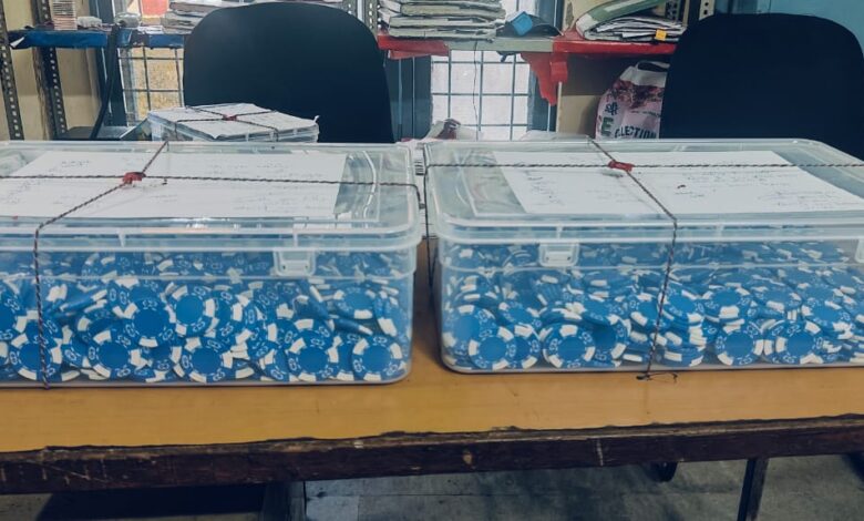 पुलिस ने जुआरियो के अरमानों पर फेरा पानी, मकान स्वामी सहित 12 लोगों को पुलिस ने किया गिरफ्तार पुलिस ने जुआरियो के अरमानों पर फेरा पानी, मकान स्वामी सहित 12 लोगों को पुलिस ने किया गिरफ्तार
