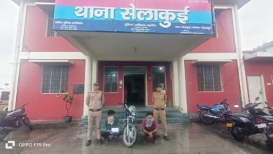मोबाइल स्नैचिंग की घटना को अंजाम देने वाले दो अभियुक्तों को दून पुलिस ने किया गिरफ्तार
