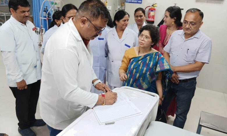 कोरोनेशन अस्पताल देहरादून का औचक निरीक्षण: डीजी हेल्थ ने दिए सख्त निर्देश कोरोनेशन अस्पताल देहरादून का औचक निरीक्षण: डीजी हेल्थ ने दिए सख्त निर्देश