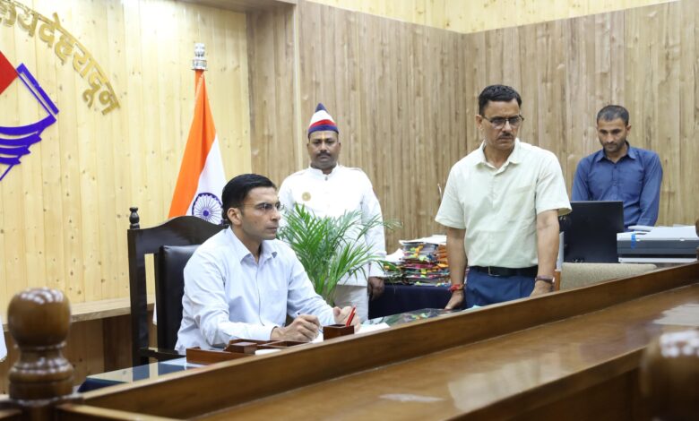 विधवा मां को है दोनों बेटों से जान का खतरा; गुंडा एक्ट में केस दर्ज; जल्द हो सकती है जिला बदर की कार्रवाई विधवा मां को है दोनों बेटों से जान का खतरा; गुंडा एक्ट में केस दर्ज; जल्द हो सकती है जिला बदर की कार्रवाई