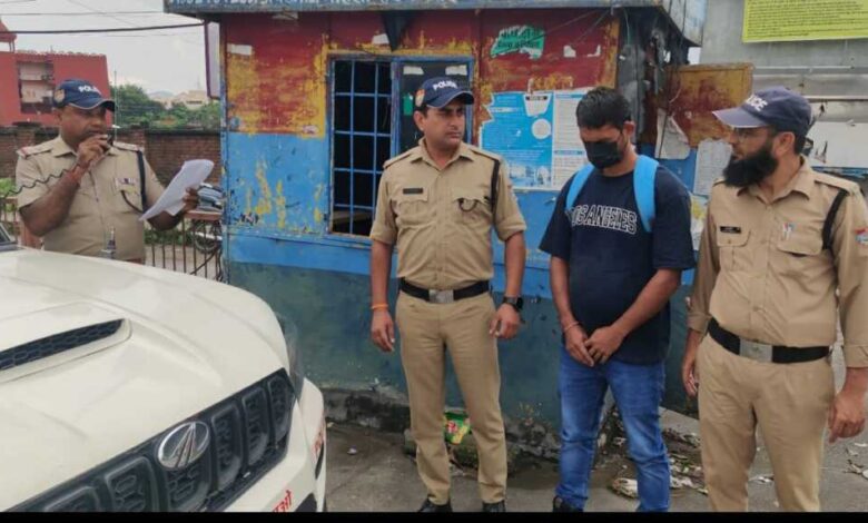 गुण्डा अधि0 के तहत एक आदतन अपराधी को दून पुलिस ने किया तड़ीपार गुण्डा अधि0 के तहत एक आदतन अपराधी को दून पुलिस ने किया तड़ीपार