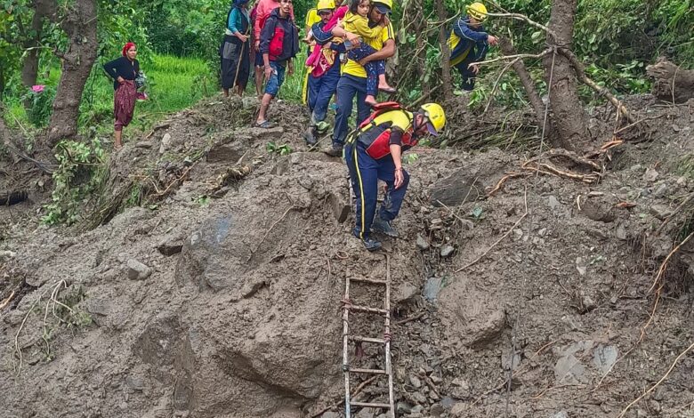 अतिवृष्टि से प्रभावित इलाकों में SDRF उत्तराखण्ड की रेस्क्यू टीमें रवाना, CM धामी ने दिए निर्देश… अतिवृष्टि से प्रभावित इलाकों में SDRF उत्तराखण्ड की रेस्क्यू टीमें रवाना, CM धामी ने दिए निर्देश…