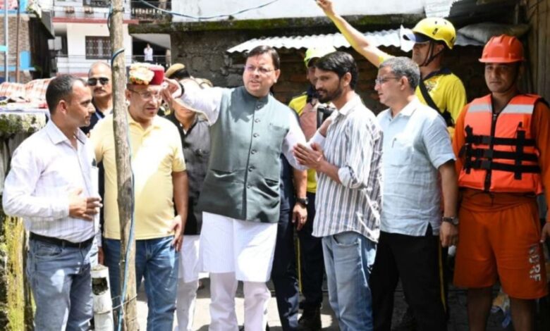 सीएम ने प्रभावितों से मिल कर सुनी समस्याएं, प्रभावितों को हर संभव सहायता दिए जाने का दिया आश्वाशन सीएम ने प्रभावितों से मिल कर सुनी समस्याएं, प्रभावितों को हर संभव सहायता दिए जाने का दिया आश्वाशन