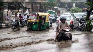 दिल्ली-एनसीआर की यातायात बिसात बिखरी: बारिश ने बनायी आंदोलन तंग