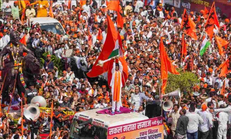 मराठा आरक्षण योजना में बड़ा मोड़ — मनोज जरांगे ने अनशन खत्म किया, सरकार ने 6 मांगे स्वीकारीं मराठा आरक्षण योजना में बड़ा मोड़ — मनोज जरांगे ने अनशन खत्म किया, सरकार ने 6 मांगे स्वीकारीं